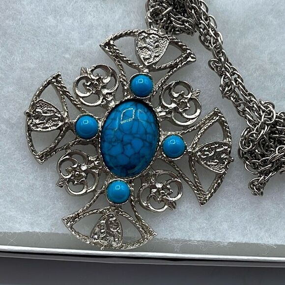 Vintage Maltese cross with faux glass turquoise English lions. - Picture 1 of 9